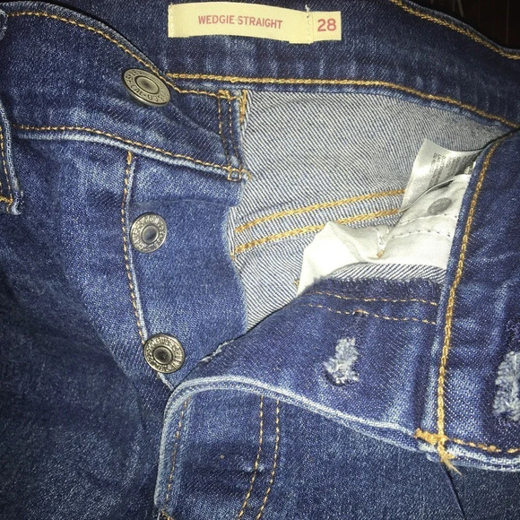 Levi’s Women's Size 28 Wedgie Straight Button Fly Jeans - Picture 5 of 6